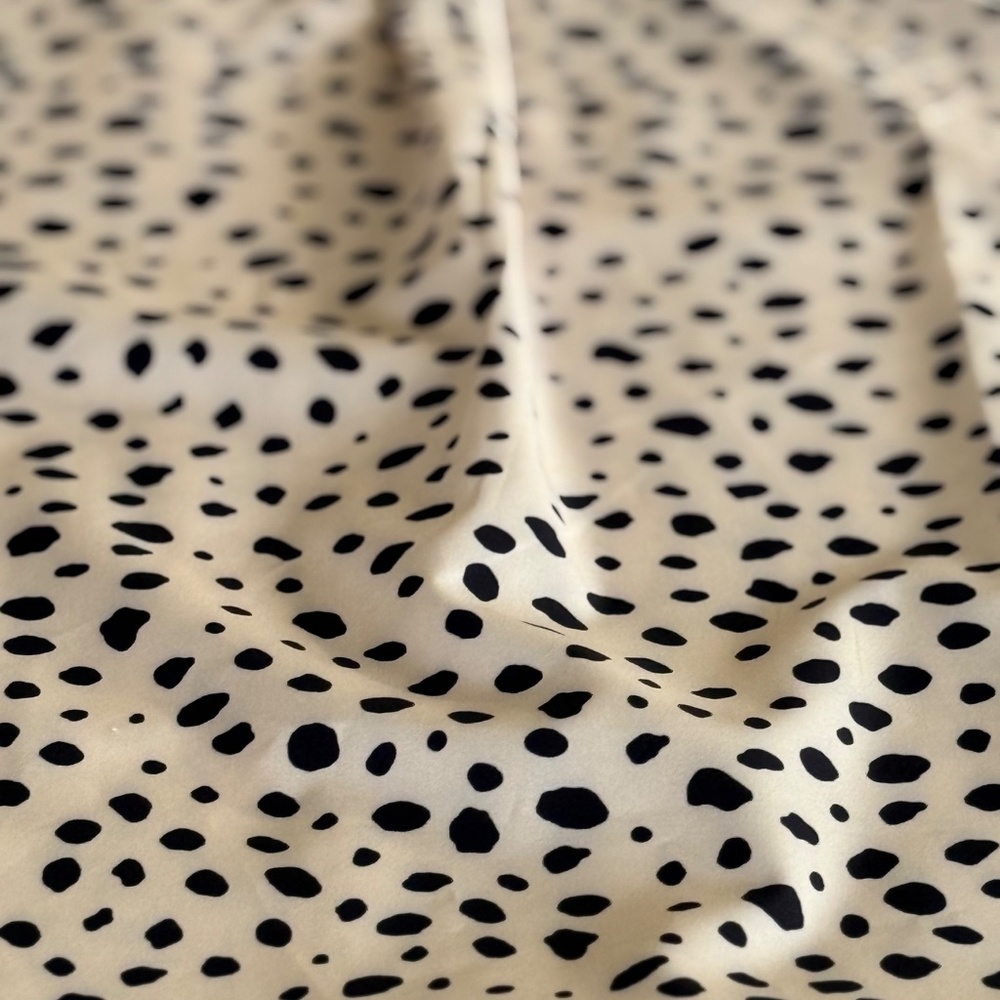 Sleeveless V-Neck Dalmatian Dot Blouse Size- XL, Like new - Picture 6 of 6